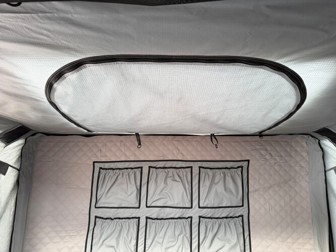Tente de toit rigide pour 4 personnes - ENTHUZE